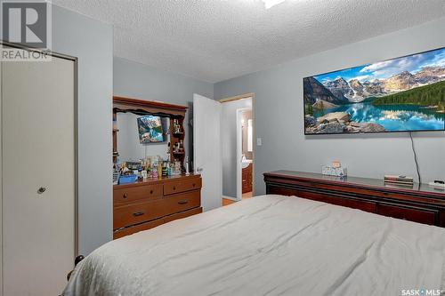 842 Ominica Street W, Moose Jaw, SK - Indoor Photo Showing Bedroom