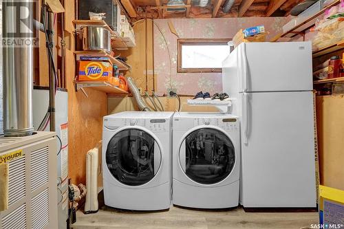 842 Ominica Street W, Moose Jaw, SK - Indoor Photo Showing Laundry Room