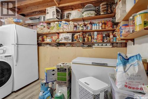 842 Ominica Street W, Moose Jaw, SK - Indoor Photo Showing Laundry Room