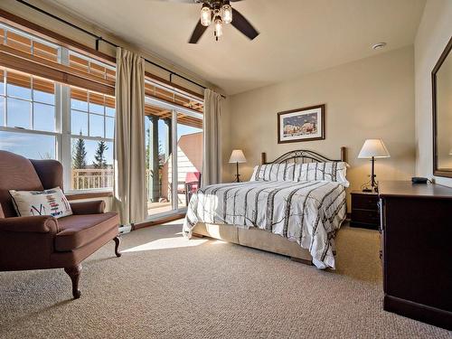 Master bedroom - 4-175 Rue Du Mont-Plaisant, Mont-Tremblant, QC - Indoor Photo Showing Bedroom