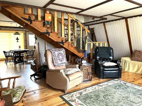 399 Oak Grove Road, Rainy River, ON - Indoor Photo Showing Other Room