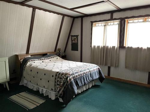 399 Oak Grove Road, Rainy River, ON - Indoor Photo Showing Bedroom