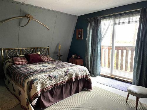 399 Oak Grove Road, Rainy River, ON - Indoor Photo Showing Bedroom