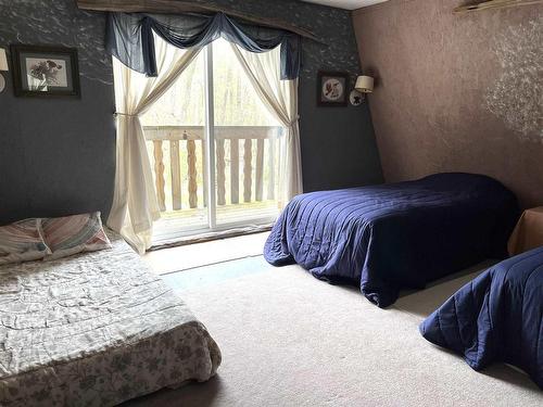 399 Oak Grove Road, Rainy River, ON - Indoor Photo Showing Bedroom