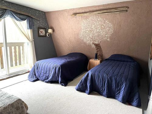 399 Oak Grove Road, Rainy River, ON - Indoor Photo Showing Bedroom