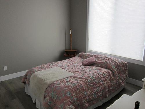 2760 Peregrine Way, Merritt, BC - Indoor Photo Showing Bedroom