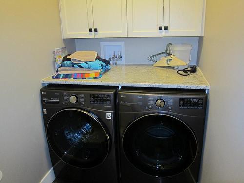 2760 Peregrine Way, Merritt, BC - Indoor Photo Showing Laundry Room