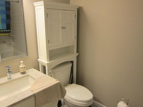 2760 Peregrine Way, Merritt, BC - Indoor Photo Showing Bathroom