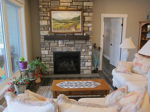 2760 Peregrine Way, Merritt, BC - Indoor Photo Showing Living Room With Fireplace