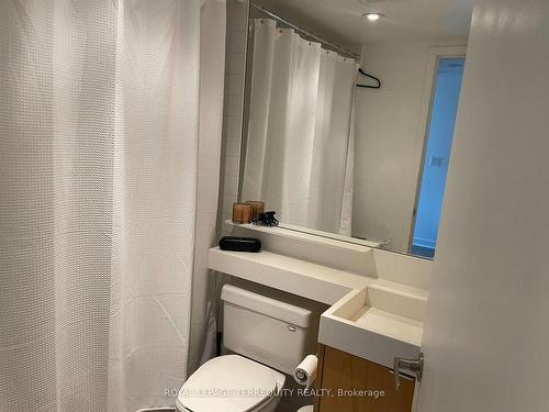 3711-25 Telegram Mews N, Toronto, ON - Indoor Photo Showing Bathroom