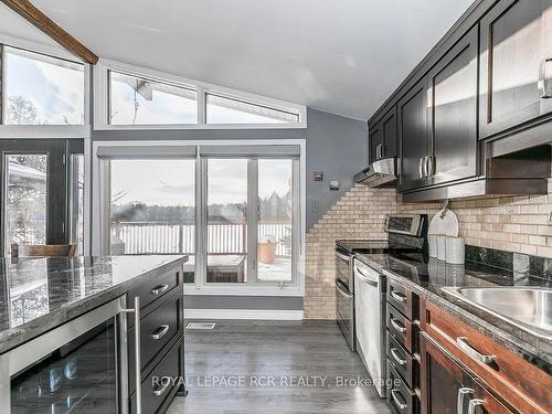 923 Caledon E Garafraxa Rd, Caledon, ON - Indoor Photo Showing Kitchen With Upgraded Kitchen