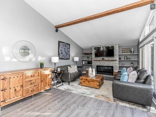 923 Caledon E Garafraxa Rd, Caledon, ON - Indoor Photo Showing Living Room With Fireplace