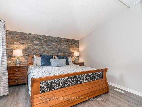 923 Caledon E Garafraxa Rd, Caledon, ON - Indoor Photo Showing Bedroom