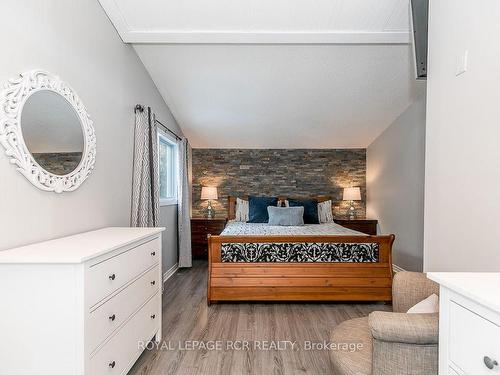 923 Caledon E Garafraxa Rd, Caledon, ON - Indoor Photo Showing Bedroom