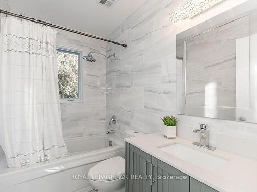 923 Caledon E Garafraxa Rd, Caledon, ON - Indoor Photo Showing Bathroom