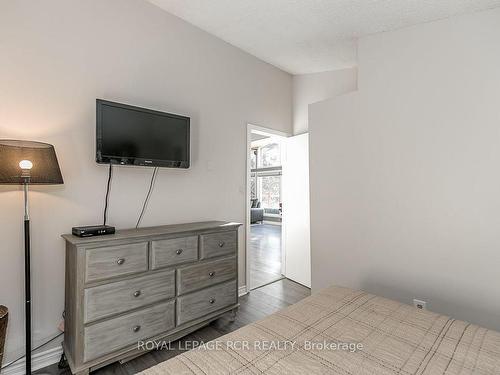 923 Caledon E Garafraxa Rd, Caledon, ON - Indoor Photo Showing Bedroom