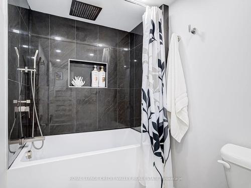 33 Briarlea Rd, Guelph, ON - Indoor Photo Showing Bathroom