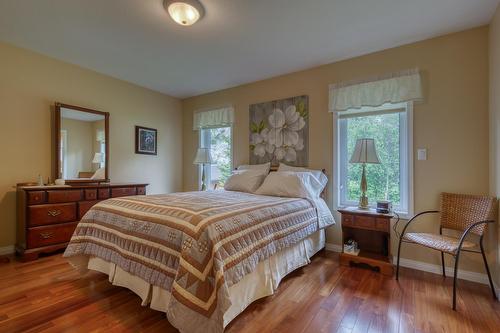 4935 Wills Road, Fairmont Hot Springs, BC - Indoor Photo Showing Bedroom