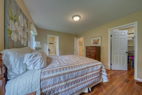 4935 Wills Road, Fairmont Hot Springs, BC - Indoor Photo Showing Bedroom