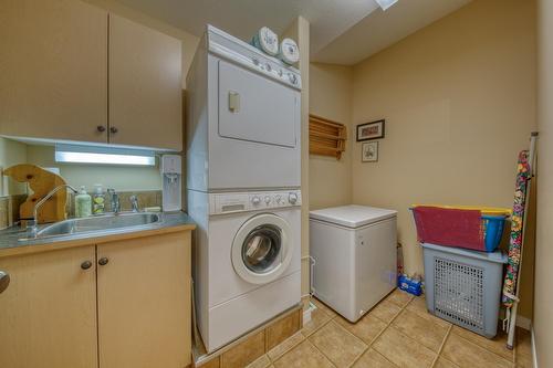 4935 Wills Road, Fairmont Hot Springs, BC - Indoor Photo Showing Laundry Room