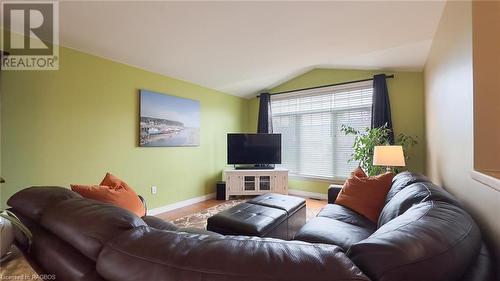 267 Park Street, Kincardine, ON - Indoor Photo Showing Living Room