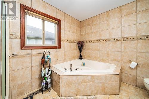 11117 Timber Bay, Windsor, ON - Indoor Photo Showing Bathroom