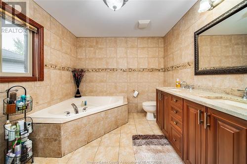 11117 Timber Bay, Windsor, ON - Indoor Photo Showing Bathroom