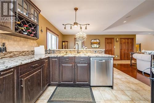 11117 Timber Bay, Windsor, ON - Indoor Photo Showing Kitchen