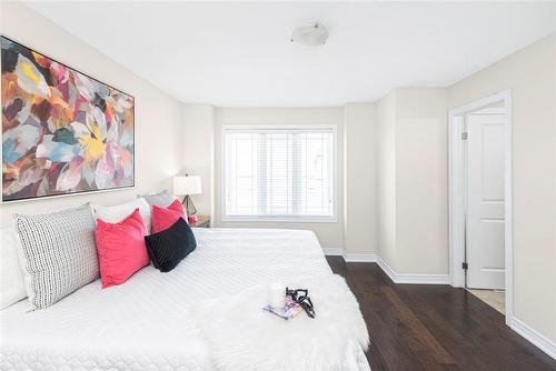 10 Crossings Way, Stoney Creek, ON - Indoor Photo Showing Bedroom