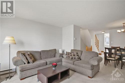 372 Briston Private, Ottawa, ON - Indoor Photo Showing Living Room