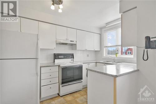 372 Briston Private, Ottawa, ON - Indoor Photo Showing Kitchen With Double Sink