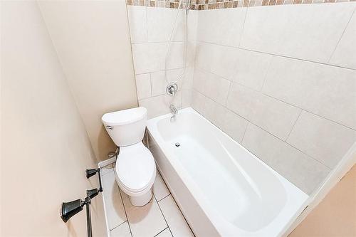 34 Douglas Avenue, Hamilton, ON - Indoor Photo Showing Bathroom