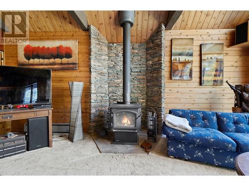 5508 Eagle Bay Road, Eagle Bay, BC - Indoor With Fireplace