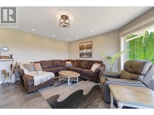 11191 Pheasant Road, Lake Country, BC - Indoor Photo Showing Living Room