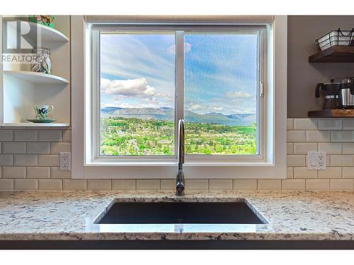 11191 Pheasant Road, Lake Country, BC - Indoor Photo Showing Kitchen With Double Sink