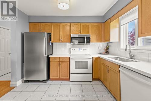 7720 Yvette Crescent, Niagara Falls, ON - Indoor Photo Showing Kitchen