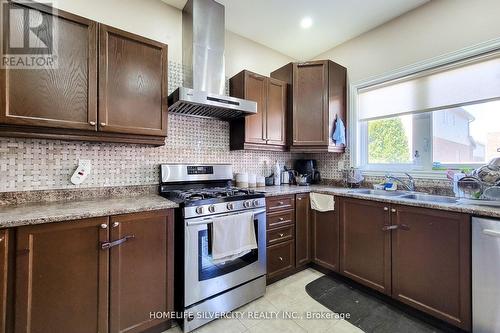 189 Palacebeach Trail, Hamilton, ON - Indoor Photo Showing Kitchen With Double Sink