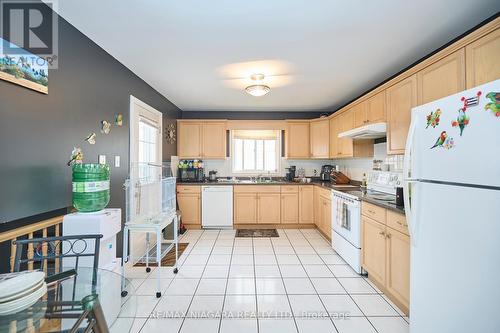 7921 Spring Blossom Drive, Niagara Falls, ON - Indoor Photo Showing Kitchen