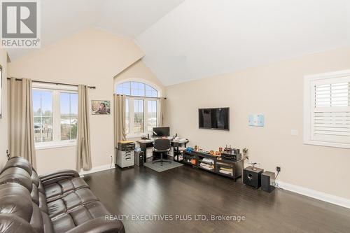 150 Blair Creek Drive, Kitchener, ON - Indoor Photo Showing Living Room
