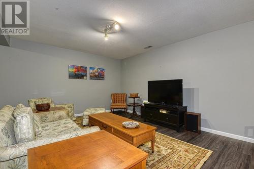 1812 Ross Road, Williams Lake, BC - Indoor Photo Showing Living Room
