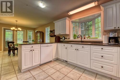 1812 Ross Road, Williams Lake, BC - Indoor Photo Showing Kitchen