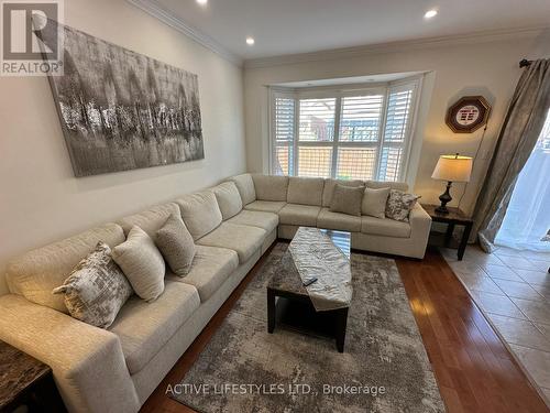 5428 Fudge Terrace, Mississauga, ON - Indoor Photo Showing Living Room