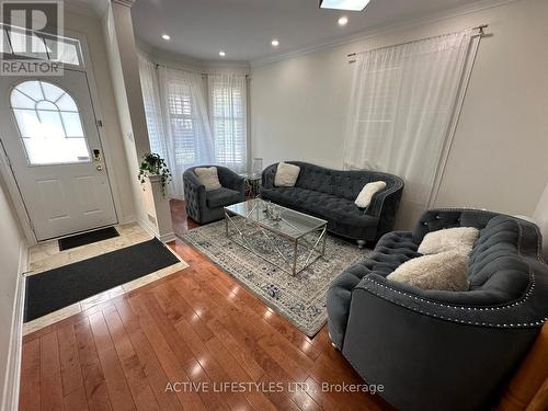 5428 Fudge Terrace, Mississauga, ON - Indoor Photo Showing Living Room