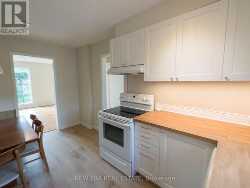 11 - 3150 Queen Frederica Drive, Mississauga, ON - Indoor Photo Showing Kitchen