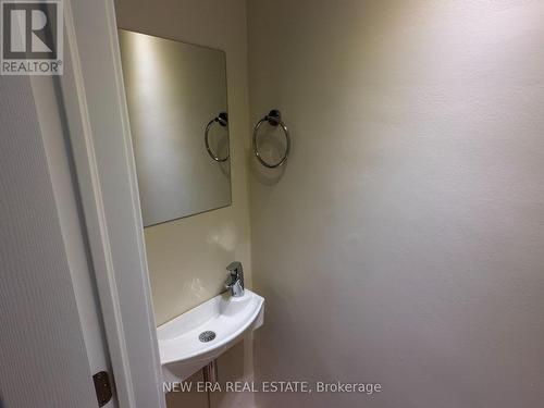 11 - 3150 Queen Frederica Drive, Mississauga, ON - Indoor Photo Showing Bathroom