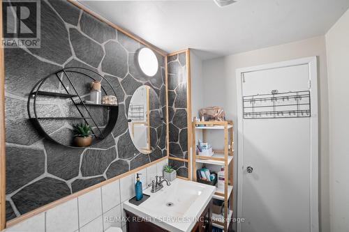 231 Archdekin Drive, Brampton, ON - Indoor Photo Showing Bathroom
