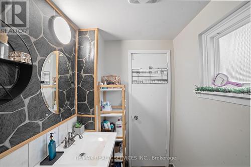 231 Archdekin Drive, Brampton (Madoc), ON - Indoor Photo Showing Bathroom