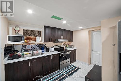 231 Archdekin Drive, Brampton, ON - Indoor Photo Showing Kitchen