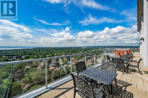 712 - 551 Maple Avenue, Burlington, ON - Outdoor With View
