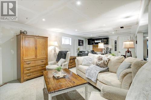 1320 Bunnell Drive, Burlington, ON - Indoor Photo Showing Living Room